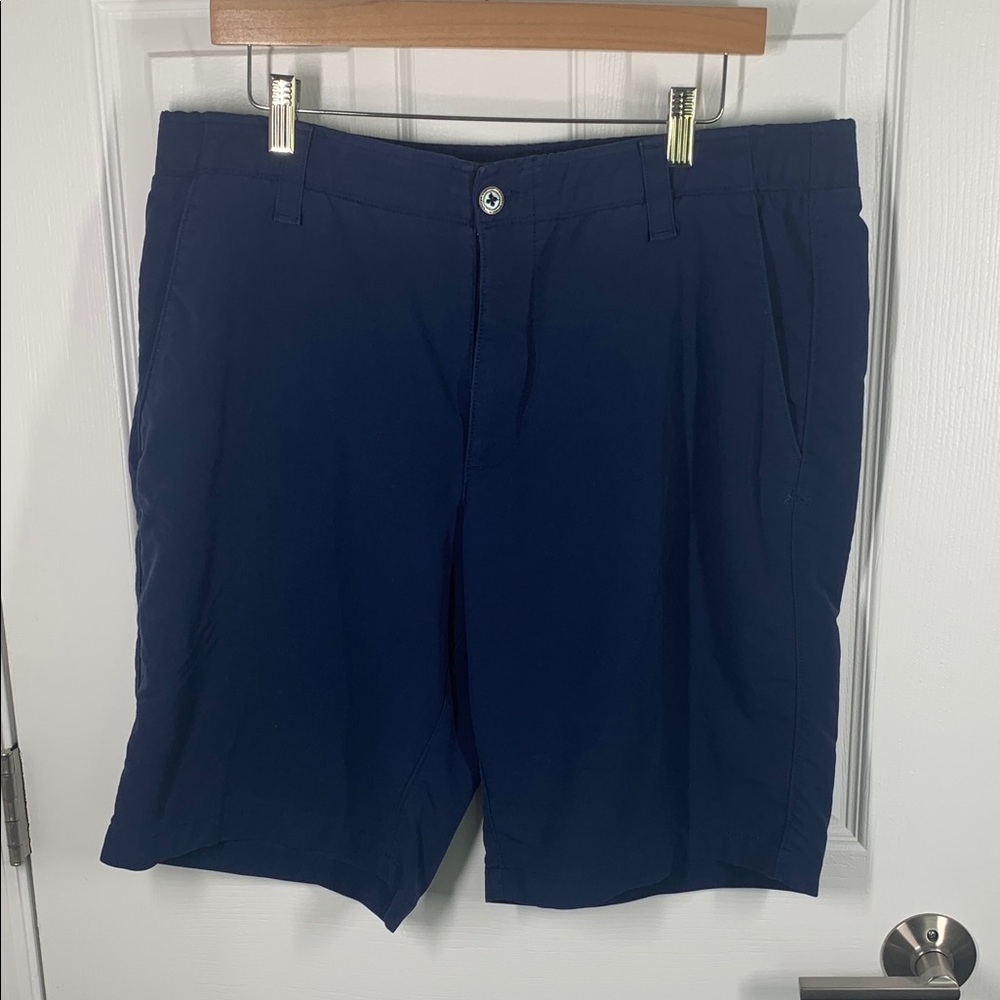 Under Armour navy blue heatgear loose fit shorts size 38
